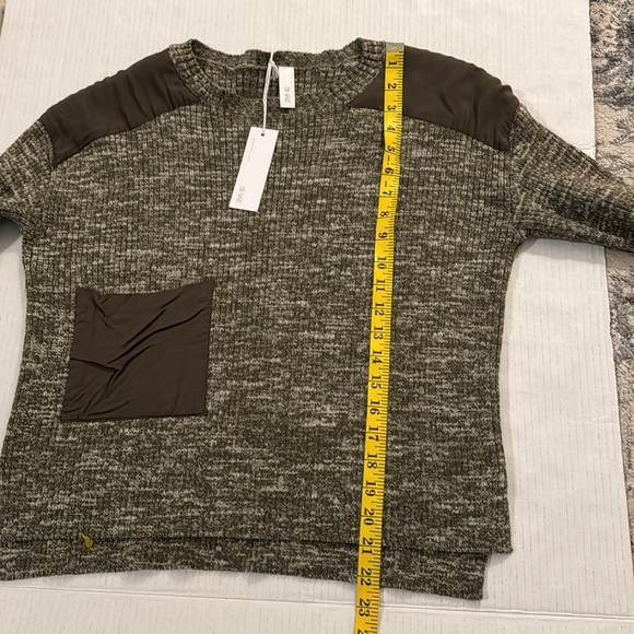 NWT Women’s Sweater Size Small Olive Green Thick Sweater - Picture 9 of 9